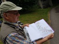 Peter Göttlicher s plánkem Pekařova ze 40. let 20. století. S maminkou a dědečkem vysídleni, když byl Peterovi rok. Otec českého původu musel zůstat a už se nesetkali.