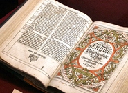 Velké množství originálů na malém prostoru, to nabízí opravený Památník Bible kralické
