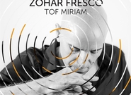 Zohar Fresco hraje na tradiční rámový buben