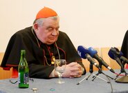 Kardinál Duka a právník Němec nevysoudili omluvu od divadel, ÚS stížnost zamítl