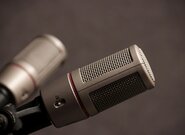 Novináři vyskakovali na židle, aby si vyfotili papeže Lva XIV.
