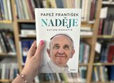 Autobiografie papeže Františka nese Naději